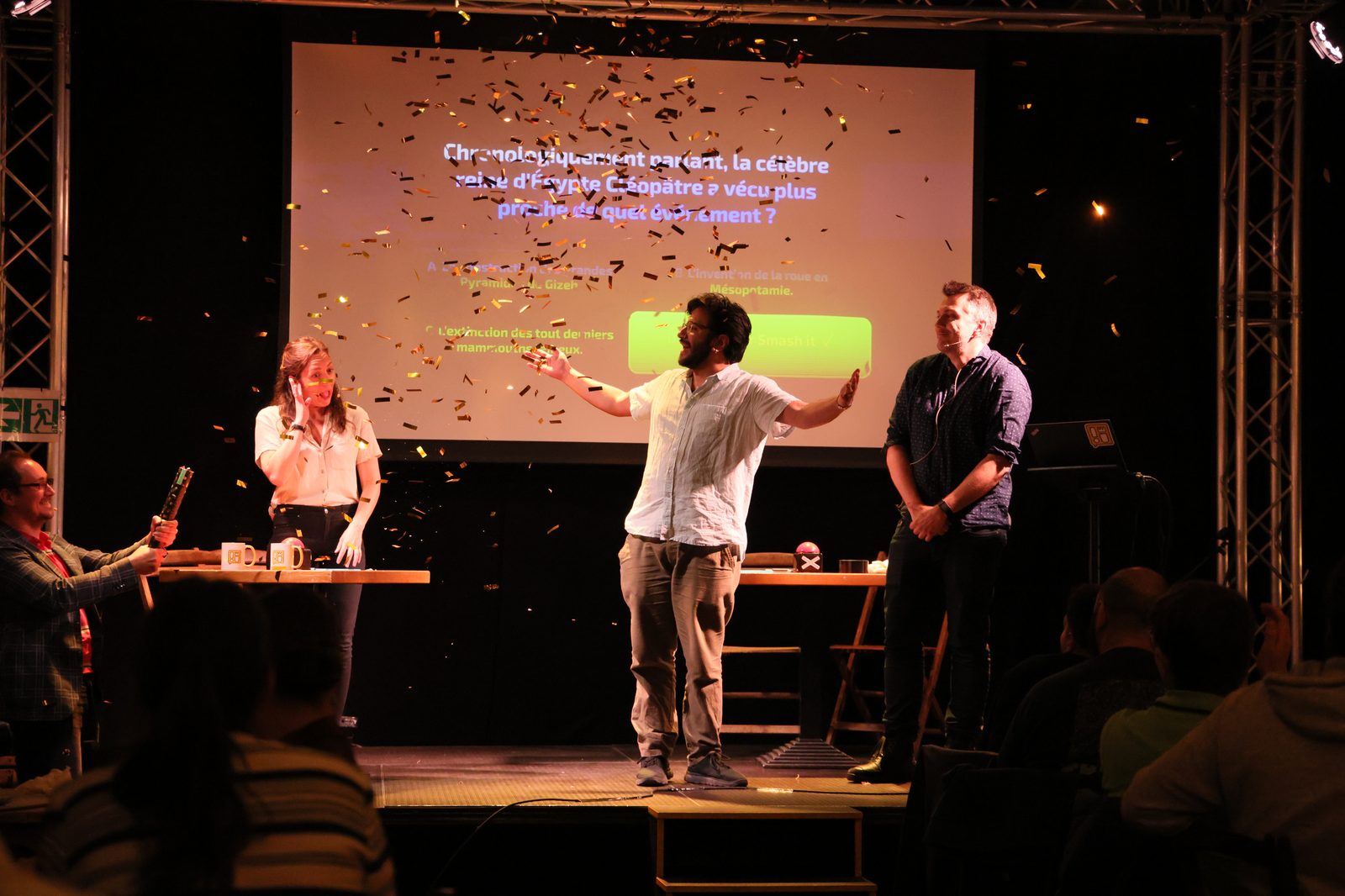 Final explosif sur scène avec confettis et célébration au Smash It Lausanne